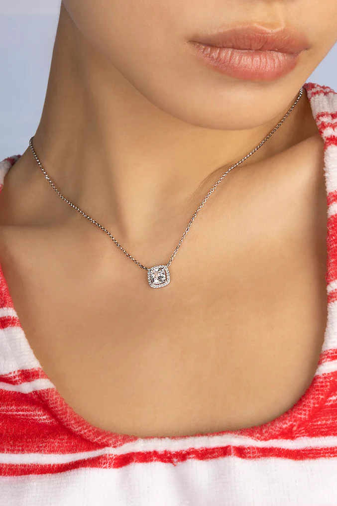 Lumière Solitaire Necklace - Image 2